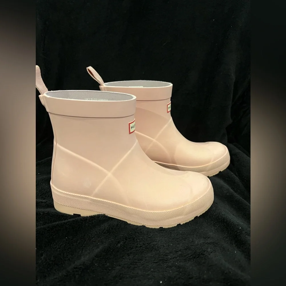 HUNTER Big Kids PLAY Rain Boots COLOR: Azalea Pink US Size 2 Lightly Worn